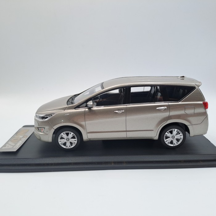 [Original] Diecast Toyota Inova Reborn 2016 Scala 1:32 Diskon