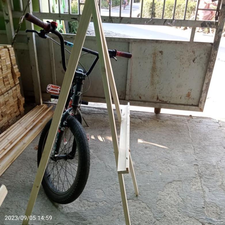 

Hot Sale Stand Foto Kayu Jati Belanda Ukuran 120cm warna Natural Original