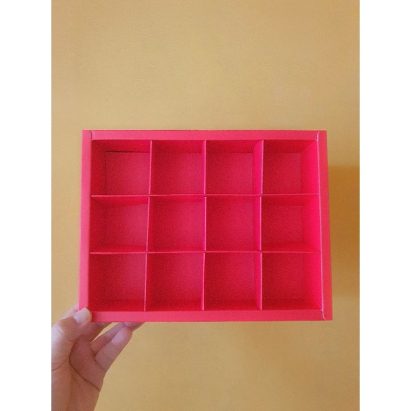 

5 pcs dus box cupcake brownies mika merah polos sekat 12 uk 6 cm