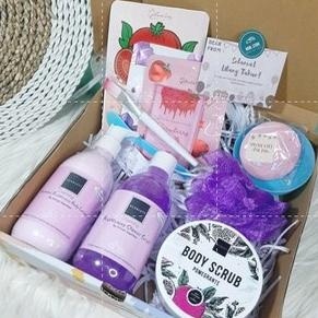 

TRY HAMPERS GIFT BOX / HAMPERS SCARLETT WHITENING / HAMPERS BIRTHDAY / HAMPERS GRADUATION TERLARIS