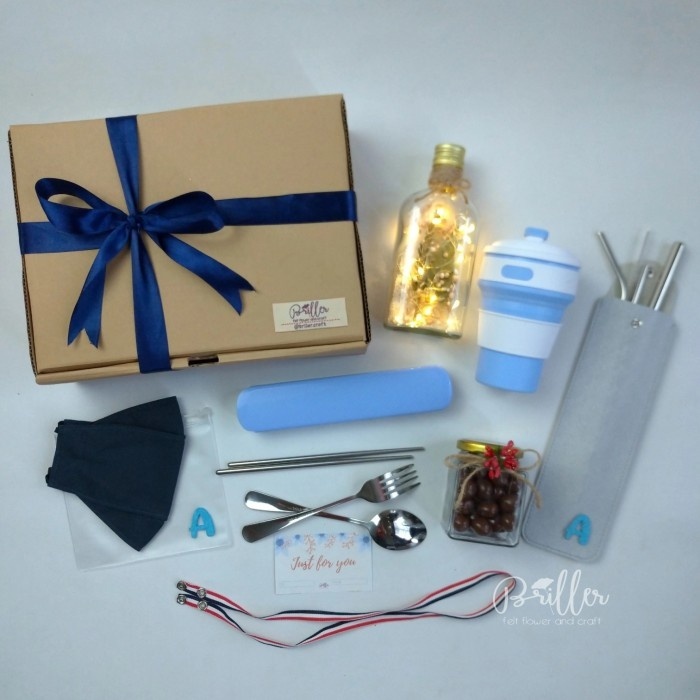 

SIAP KIRIM New Normal Kit+Coklat+Lampu Hias - Birthday/Graduation/Valentine Gift madalinsecollect