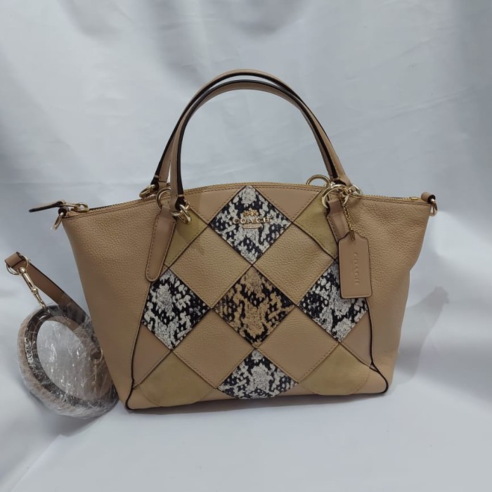 ✅New Tas Wanita Coach Ori Kelsey Small Snake Patchwork Beechwood Ada Defect Limited