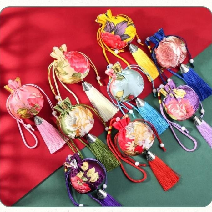 

Limited Time" Gantungan Hoki Kantong Koin Kain Tinsel Merah Dekor Imlek Cheongsam Ornamen Imlek Harga Grosir Termurah ||