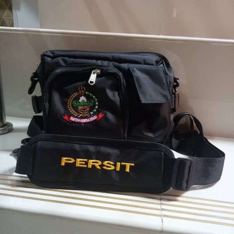 Tas pinggang Persit