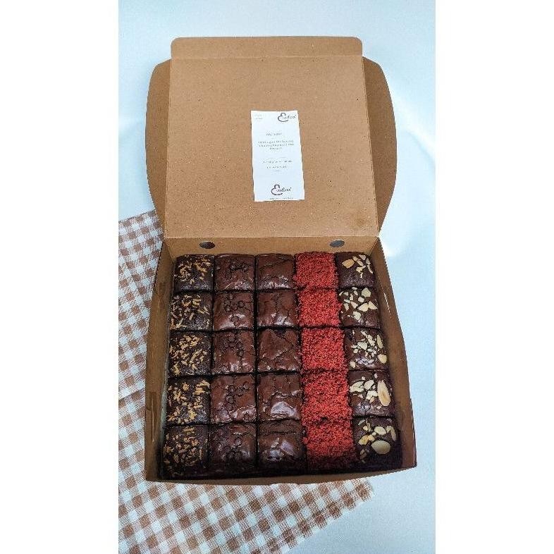 

PROMO MURAH Fudgy Brownies Dark Chocolate Sekat Shiny Crust Marble Choco Cheesecake Cheese Keju / Panggang Cokelat / 20x10 / 16x16 / 20x20 / Hampers Natal Lebaran Tahun Baru Paket