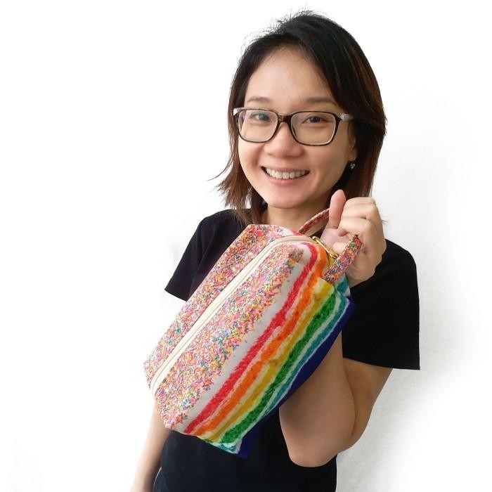 

Tempat Pensil , Tempat Make Up , Pouch Kotak Make Up Tempat Pensil Rainbow Cake bisa untuk Hampers