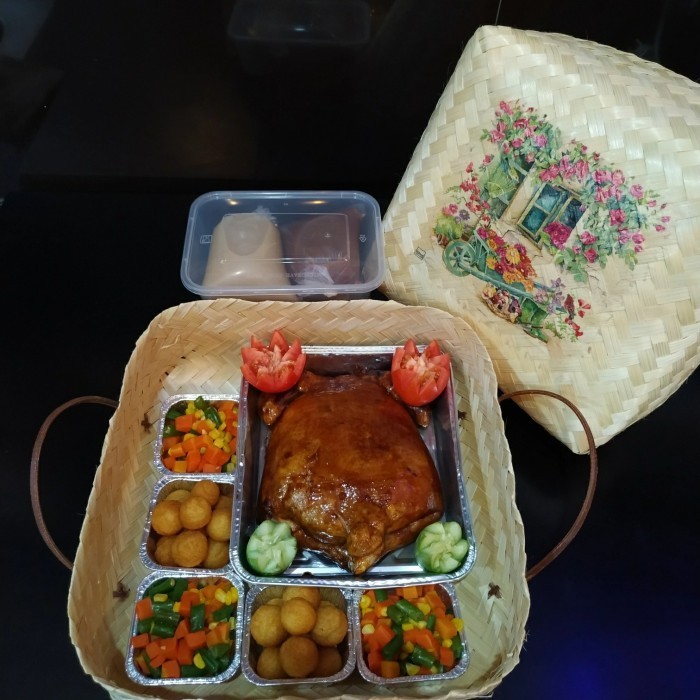 

Ready ayam kodok besek hampers