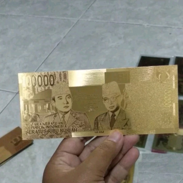 Ready Souvenir Gold Color Banknote 100000 Soekarno Hatta Warna Emas