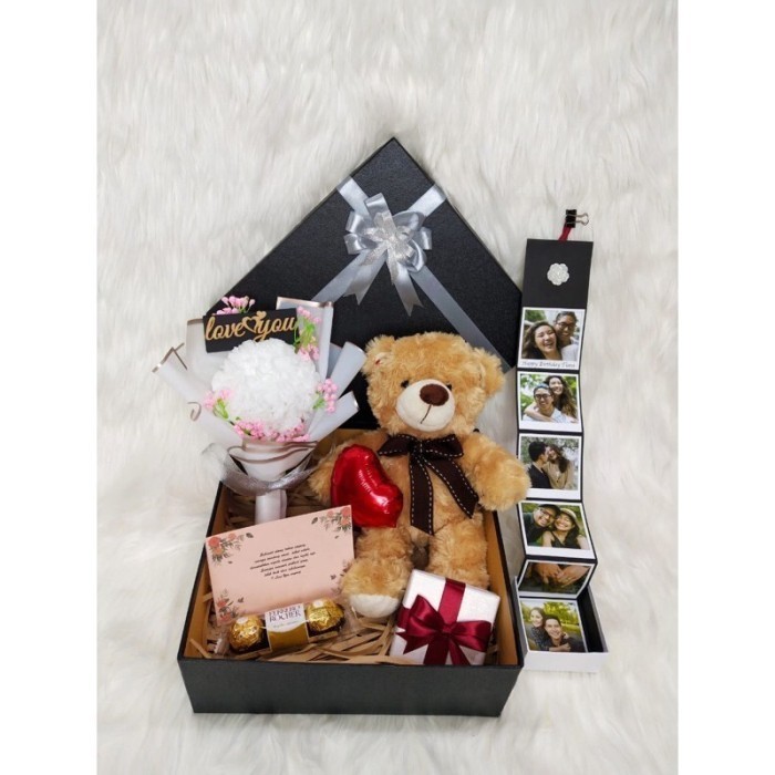 

Ready Kado Ultah Ulang Tahun Kado Anniversary Hampers Bunga Boneka Lebaran
