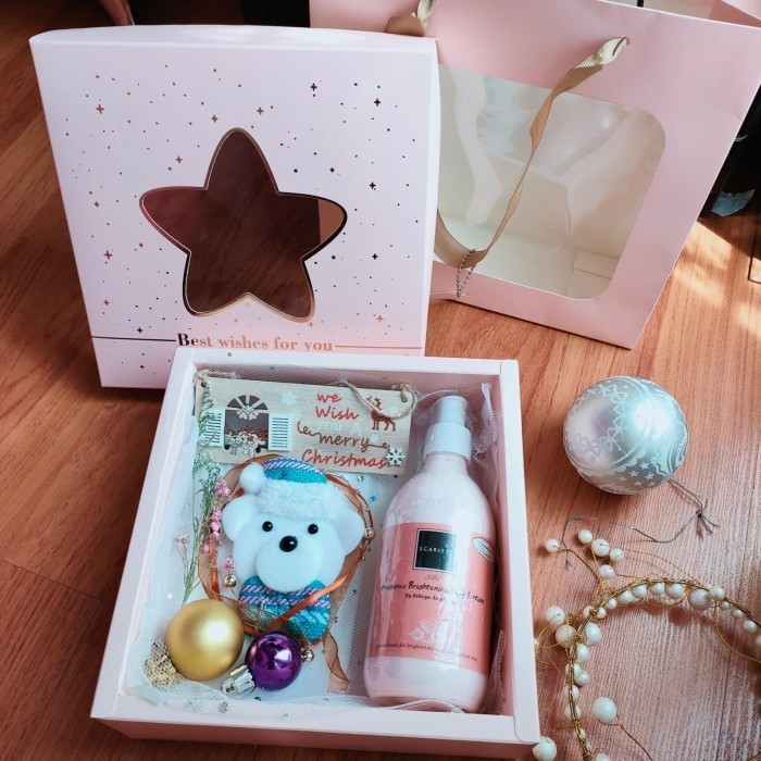 

Ready Hampers Scarlett Whitening / Tuker Kado Natal /Christmas Gift HNTL2103