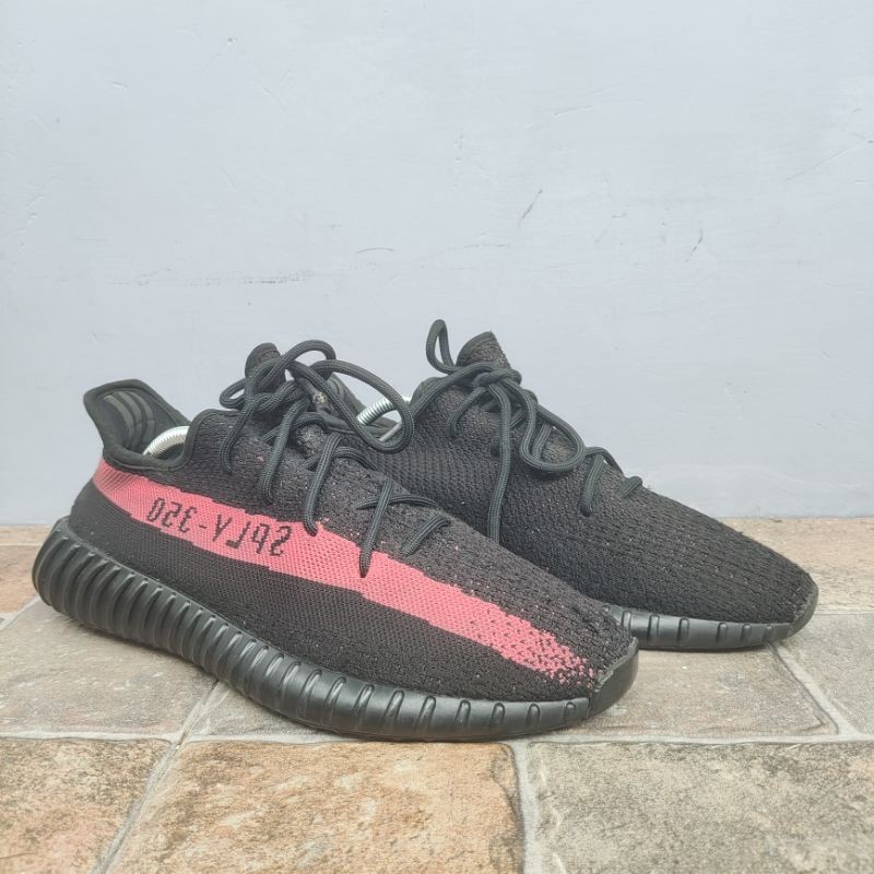 Adidas Yeezy 350 V2 black | second kondisi 98% | size 44 insole 28 cm (280mm)