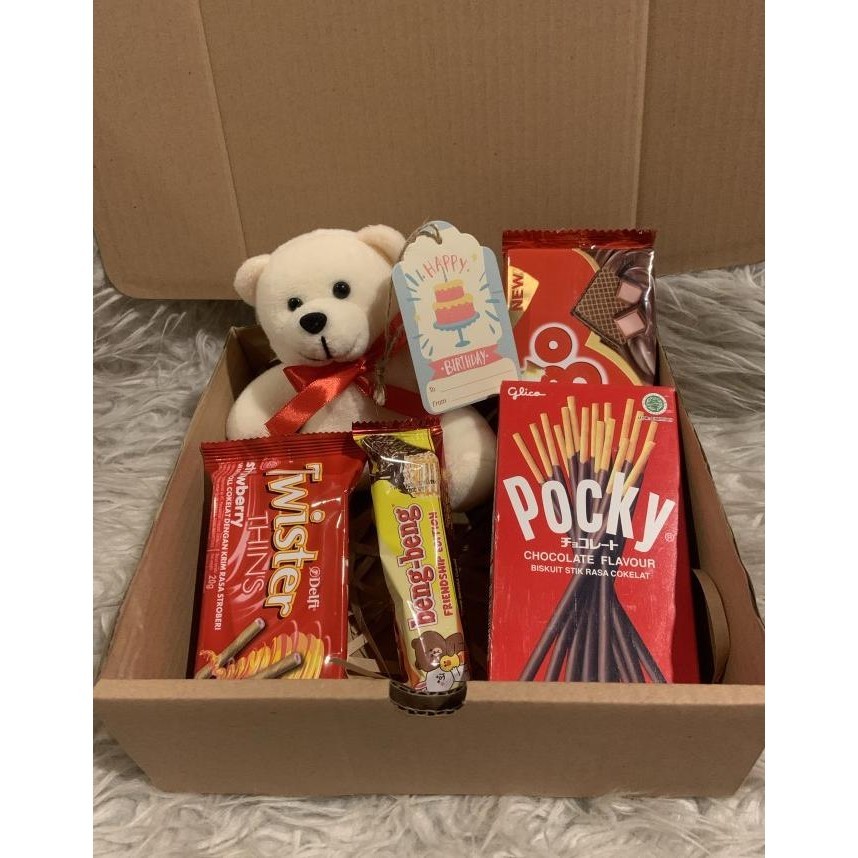 

Snack Box Hampers Gift Imlek Merah + Boneka