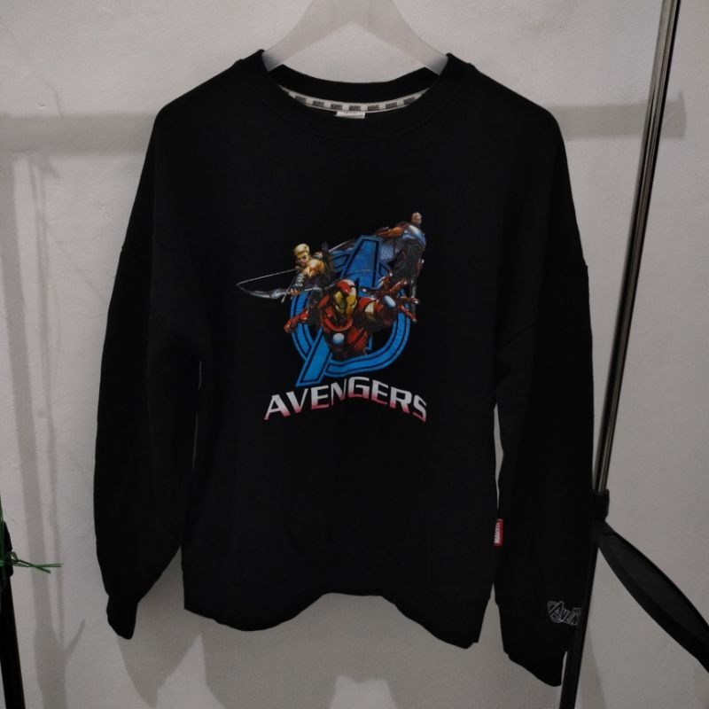 Crewneck Marvel Avengers Hitam