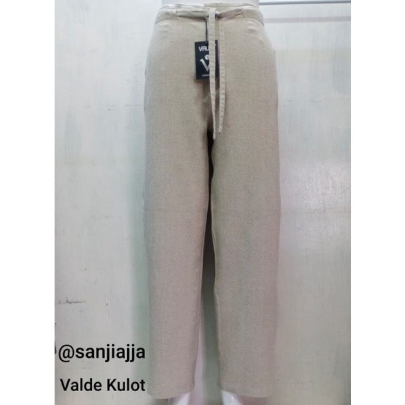 [ONLINE EXCLUSIVE] Kulot Wanita Merk Valde
