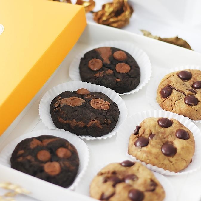 

Trend Soft Cookies Hampers Chocolate Cookies 6 Pcs In A Box |Hampers Lebaran Limited Edition