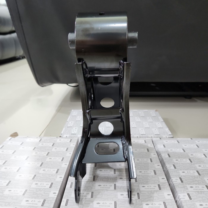 Engine Mounting Belakang Nissan Serena C24