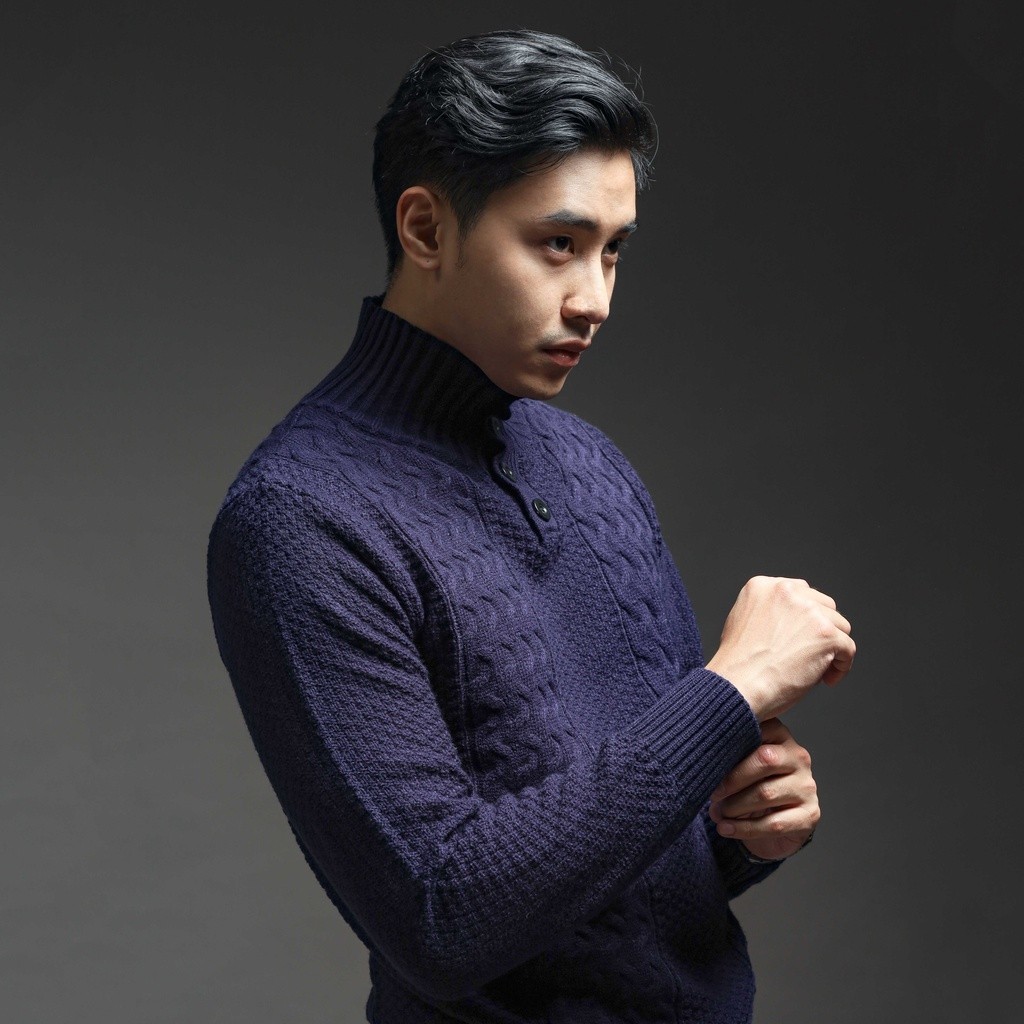 [HEAT IT UP] THE NEWEST DEVIAN SWEATER (NAVY) By Wynman