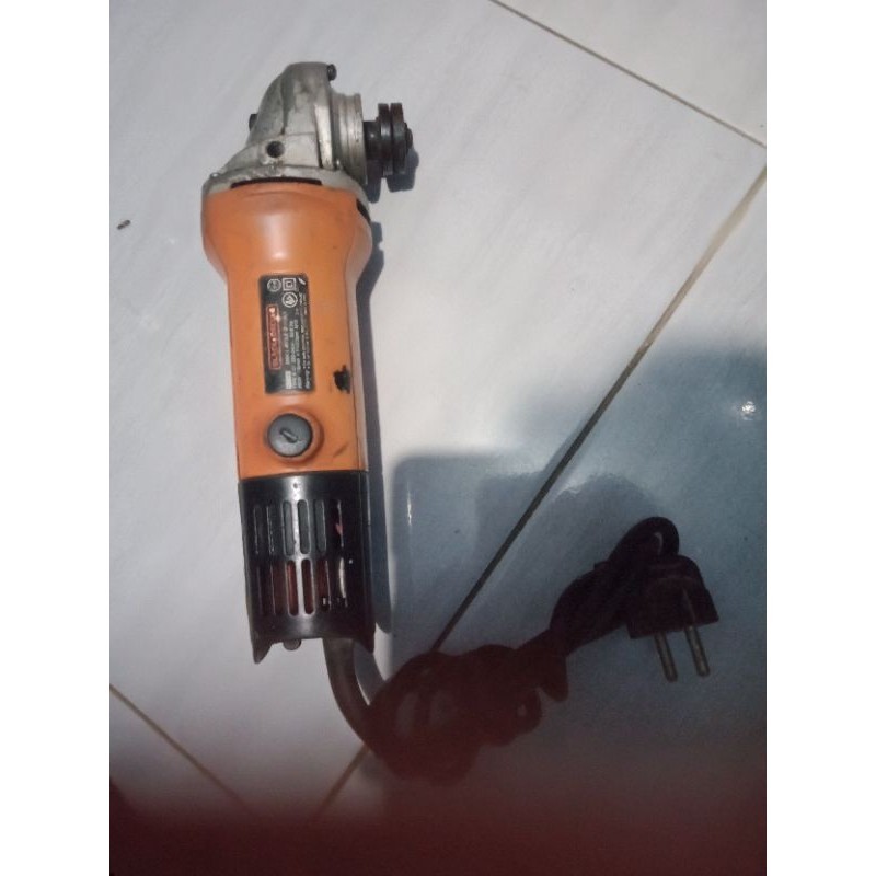 Gerinda tangan 4" merk black Decker kondisi second normal semua siap pakai kerja