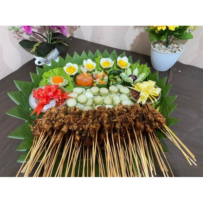 

Sate ayam+Lontong full daging sate tampah siap makan 50 tusuk matang