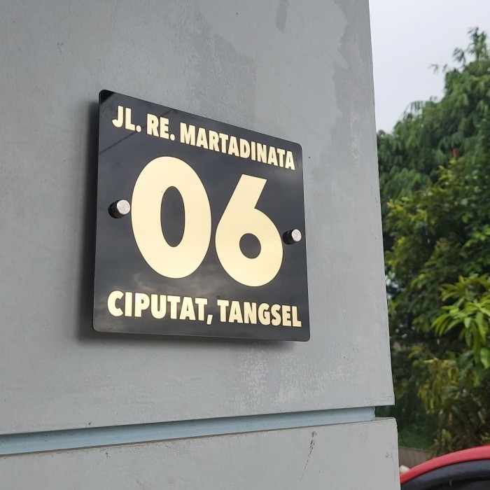 

Cutting Sticker Nomor Rumah dengan Akrilik 20x18cm. WARNA CHROME