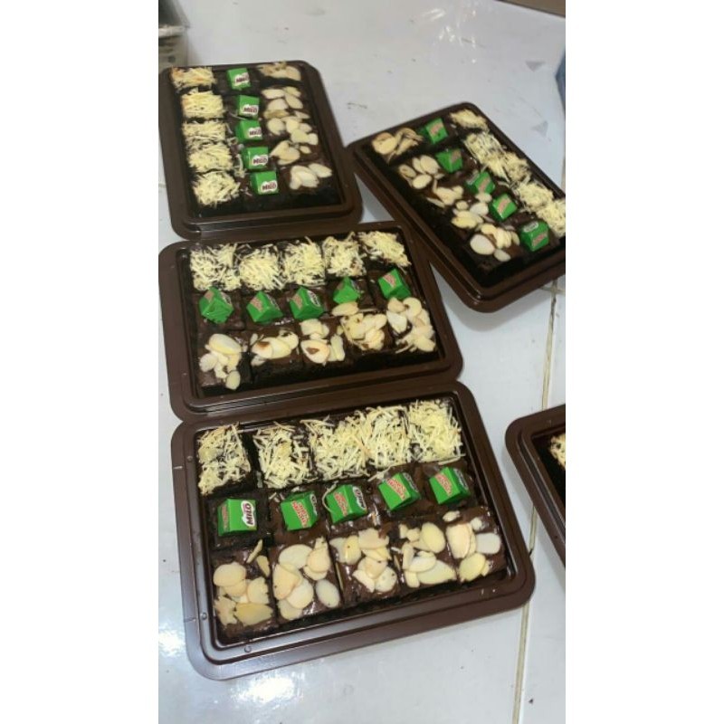 

Brokies-Brownies Fudgy / Fudge Sliced (20x10 cm) Brownies Sekat Panggang Coklat/Hampers lebaran