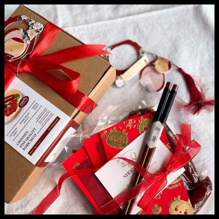 

SALE TERHOTT FESTIVE SET CHINESE NEW YEAR 2024 / CNY/ IMLEK HAMPERS LAPCHEONG SOSIS READYY