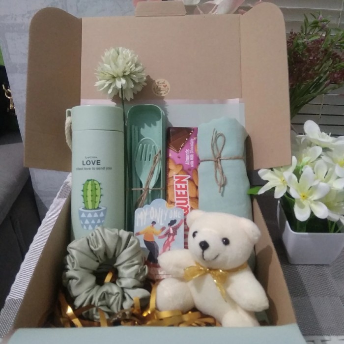

Dece Hampers Hijab Hijau Hadiah Valentine Kado Sahabat Perempuan Gift