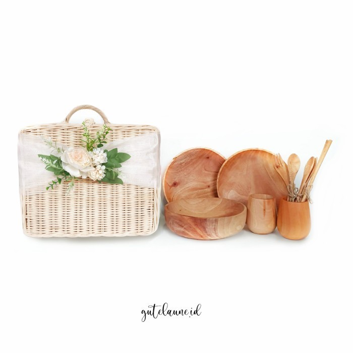 

Hampers Kado Pernikahan Wedding Gift Eco Friendly Piring Kayu Set