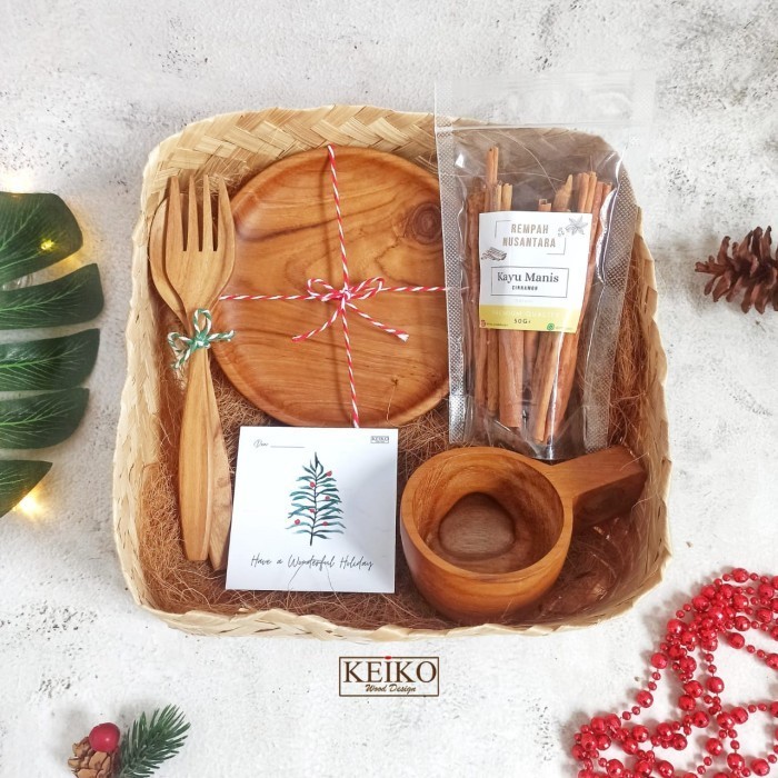 

Snowy Pine Hampers & Gift