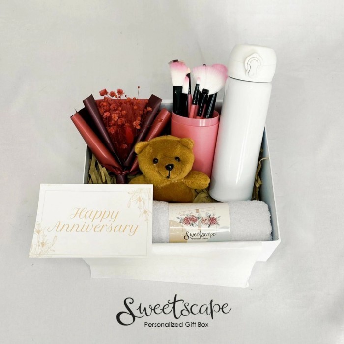 

Gift Box Package 173-Paket Hampers 173 - Anniversary Gift