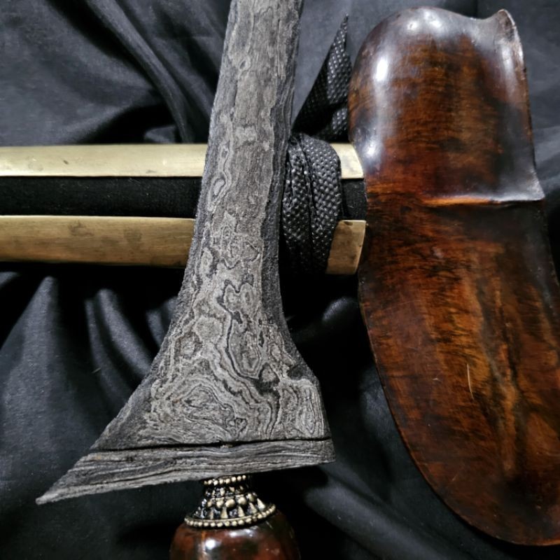 Keris Tilam Sari Rojo Gundolo Pamor Slewah Tangguh Est. Mataram