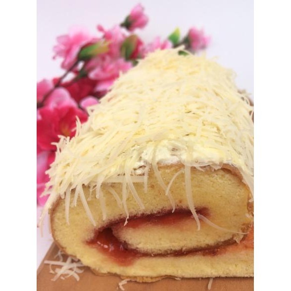 

Cheese roll with real strowberry jam LMJ