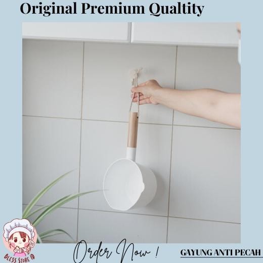 Gayung Putih Anti Pecah / Gayung Gagang Kayu/ Gayung Mandi