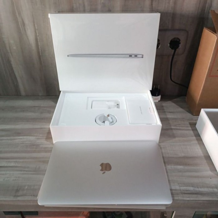 Apple Macbook Air 2020 M1 Chip 256Gb Ram 8Gb Garansi Resmi