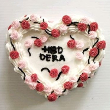 KUE ULTAH BENTUK LOVE (DIAMTER 12)