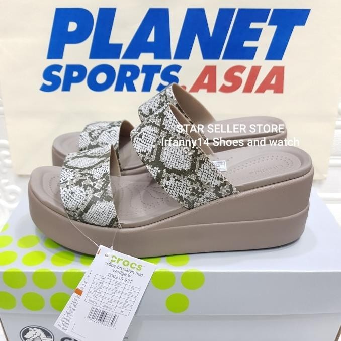 Sandal Crocs Wanita Brooklyn Original Wedges