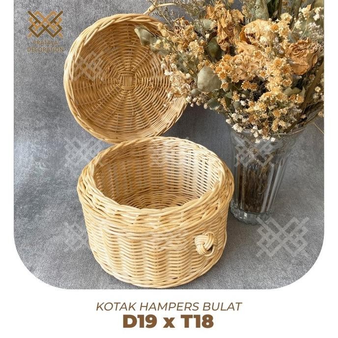 

KOTAK HAMPERS BULAT ROTAN BUATAN UMKM INDONESIA PRATALA DECORATION