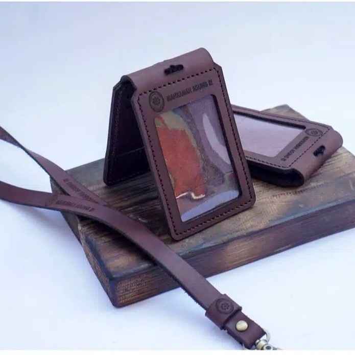 

BARANG TERLARIS NAME TAG KULIT FLIP MAGNET, ID CARD HOLDER KULIT, NAME TAG HOLDER