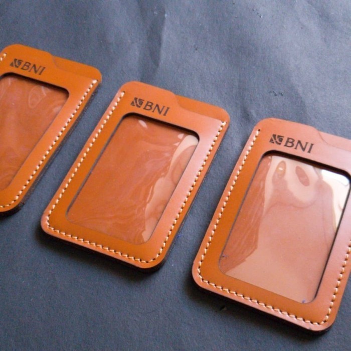 

BARANG TERLARIS id card holder kulit costum nama & logo instansi/perusahaan/casual