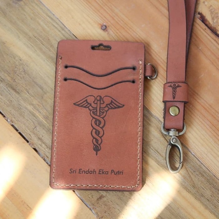 

BARANG TERLARIS ID CARD HOLDER KULIT CUSTOM NAMA & INSTANSI MODEL BARU