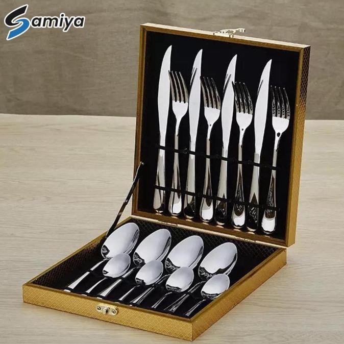 

Dinner Table Gift Box Hampers Lebaran 16Pcs 4Set With Gold Box / Paket Shazhomey