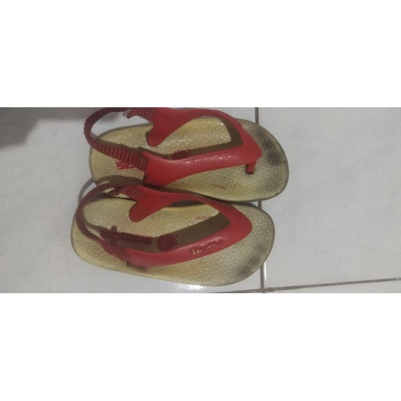 preloved sendal ipanema anak
