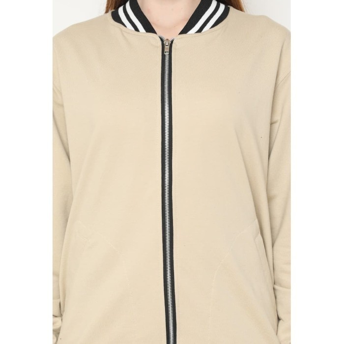 Hoodieku Jaket Varsity Cream Wanita