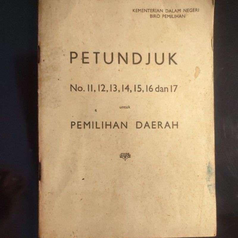 Buku PETUNJUK PEMILIHAN UMUM DAERAH 1957 Buku Politik