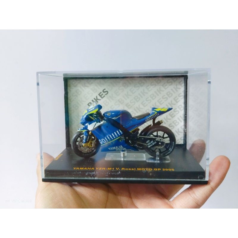 Diecast Ixo Yamaha YZR-M1 Rossi World Champion 2005 Skala 1:24