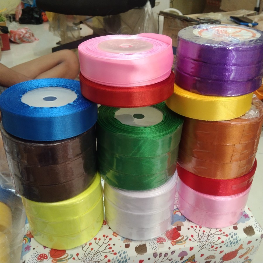 

pita /pita kado satin 1 inch/ 2.4cm 23m harga 1 roll - Biru