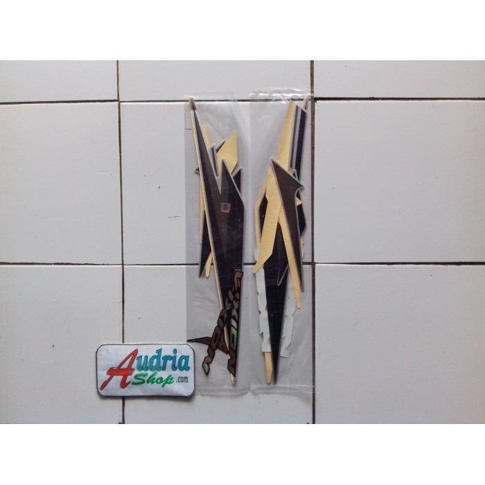 Striping Stiker Motor Yamaha New Vixion Facelite 2017 Silver-Biru