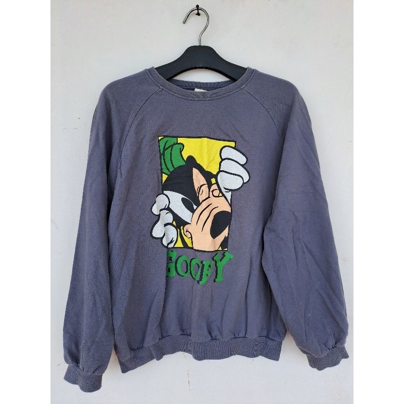 Sweater biru goofy