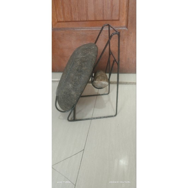 Dudukan cobek/TEMPAT COBEK/ COBEK/DUDUKAN COBEK DAN ULEKAN/COBEK/tempat cobek/ dengan satu cobek