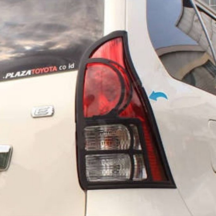 Garnish Avanza Xenia 2012 2013 2014 Hitam Chrome List Lampu Belakang
